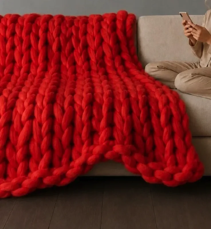 Красный плед Dollywool из шерсти мериноса