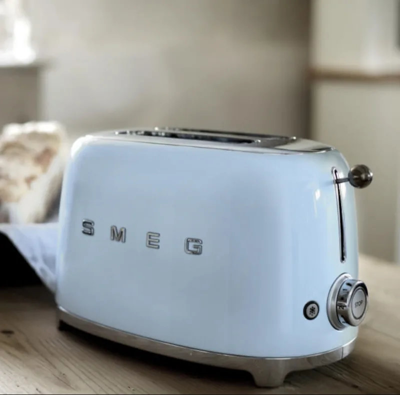 Тостер Smeg в голубом цвете