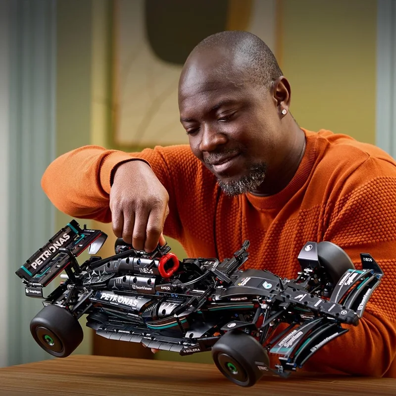LEGO Technic Mercedes-AMG F1 W14